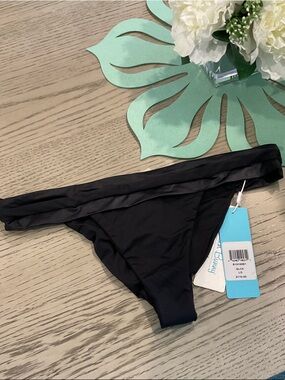 Beach Bunny Women's Black Bikini Bottom